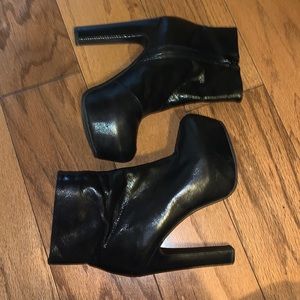 Size 5.5 fits like a 6 brand new black heeled boots